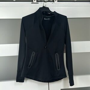 Women’s UA running layer. Excellent used condition. Size M